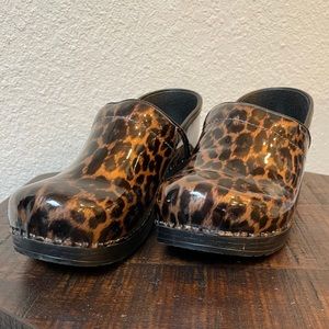 Dansko 41 Cheetah Print Clog